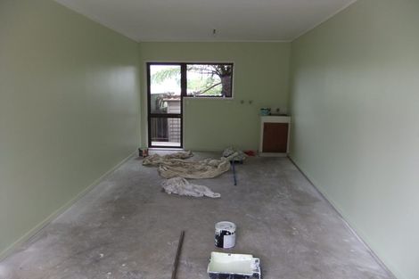 Photo of property in 2/35 Buscomb Avenue, Henderson, Auckland, 0610