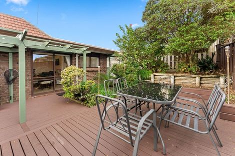 Photo of property in 2/41 Highland Drive, Highland Park, Auckland, 2010