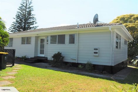 Photo of property in 17 Becker Drive, Weymouth, Auckland, 2103