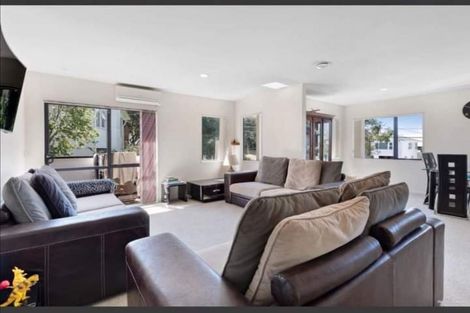 Photo of property in 1/44 Becroft Drive, Forrest Hill, Auckland, 0620