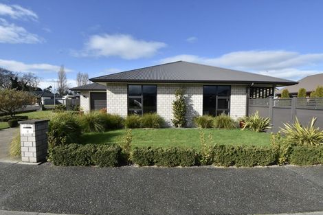 Photo of property in 2 Hereford Drive, Carterton, 5713