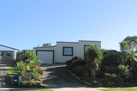 Photo of property in 35 Rutherford Drive, Waikanae Beach, Waikanae, 5036