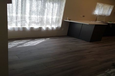 Photo of property in 9 Ryehill Close, New Lynn, Auckland, 0600