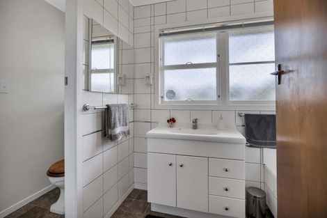 Photo of property in 1 Reid Avenue, Hawera, 4610