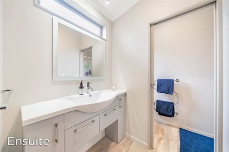 Photo of property in 15 James Nairn Grove, Riverstone Terraces, Upper Hutt, 5018
