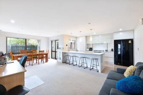 Photo of property in 112 Lake Panorama Drive, Henderson Valley, Auckland, 0612