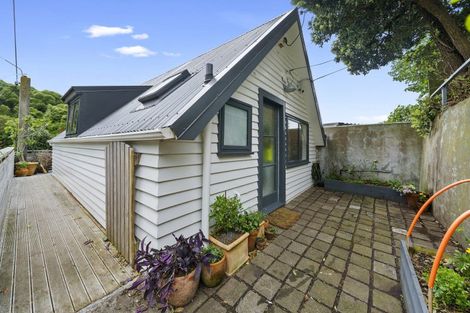 Photo of property in 20 Kellsmere Crescent, Island Bay, Wellington, 6023