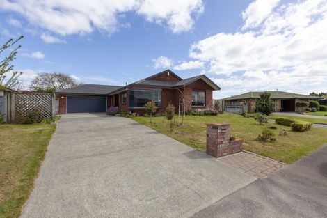 Photo of property in 8 Cranbrook Grove, Waikanae, 5036