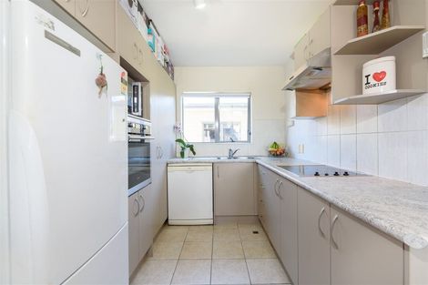 Photo of property in 9/3 Hulme Place, Henderson, Auckland, 0612