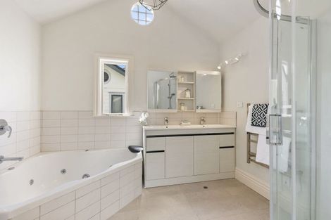 Photo of property in 12b Hobson Street, Thorndon, Wellington, 6011