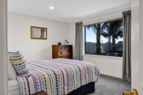 Photo of property in 19 Dolphin Parade, Bell Block, New Plymouth, 4312