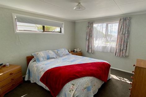 Photo of property in 19 Rata Street, Kaka Point, 9271