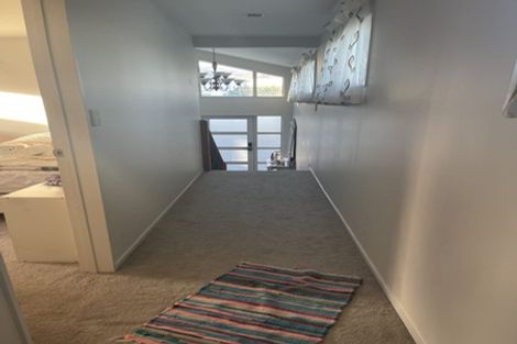 Photo of property in 12 Stubbs Place, Fairview Heights, Auckland, 0632