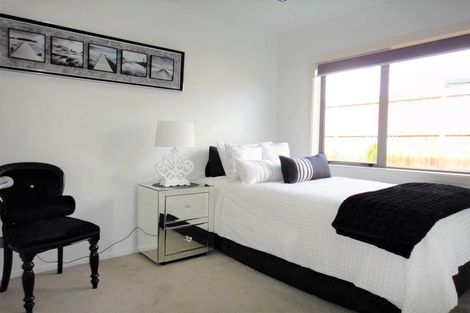 Photo of property in 98 Barbados Way, One Tree Point, 0118