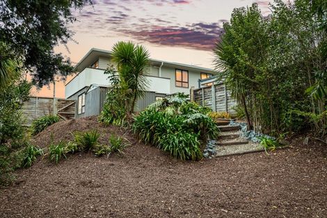 Photo of property in 20 Glen Marine Parade, Glendene, Auckland, 0602