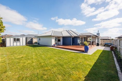 Photo of property in 6 Atlantic Drive, Fitzherbert, Palmerston North, 4410