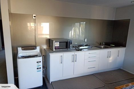 Photo of property in 8 Stubbs Place, Fairview Heights, Auckland, 0632