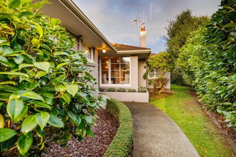 Photo of property in 30 Saint Albans Avenue, Hokowhitu, Palmerston North, 4410