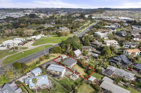 Photo of property in 30 Whangaparaoa Road, Red Beach, 0932