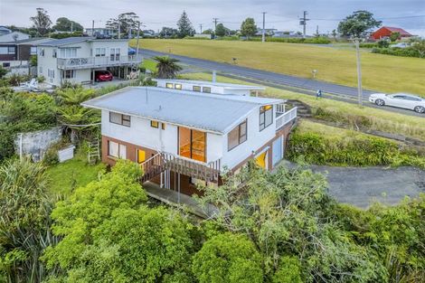 Photo of property in 86 Howard Road, Orere Point, Papakura, 2585