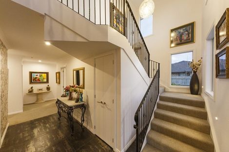 Photo of property in 124 Johnstone Drive, Fitzherbert, Palmerston North, 4410