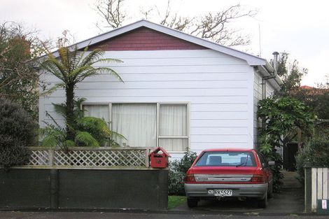 Photo of property in 38 Stewart Crescent, Hokowhitu, Palmerston North, 4410