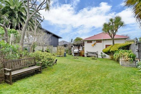 Photo of property in 16 Estuary Road, New Brighton, Christchurch, 8061