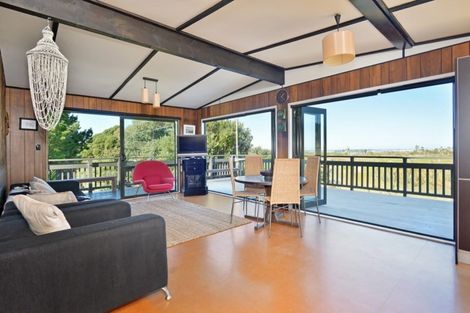 Photo of property in 138 Blue Pacific Parade, Riversdale Beach, Masterton, 5872