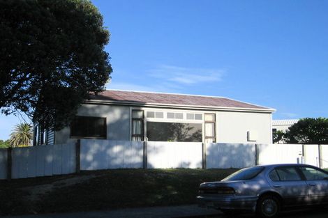 Photo of property in 1 Whitehouse Road, Titahi Bay, Porirua, 5022