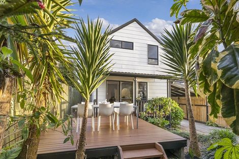 Photo of property in 2/66a Birkdale Road, Birkdale, Auckland, 0626