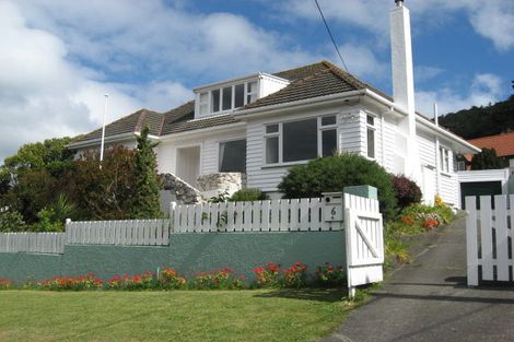Photo of property in 2 Burnham Street, Seatoun, Wellington, 6022