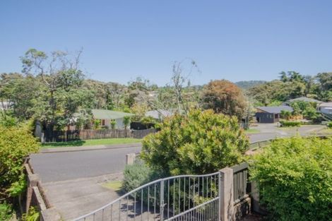 Photo of property in 3 Thuja Street, Green Bay, Auckland, 0604
