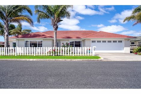 Photo of property in 27 Edward Avenue, Orewa, 0931