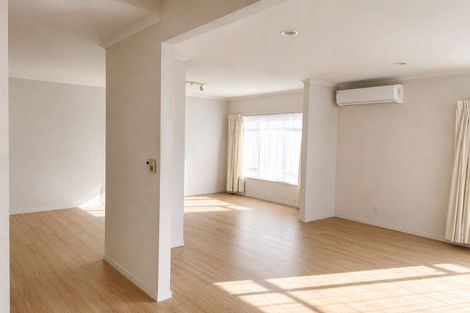 Photo of property in 14 Corta Bella Place, Golflands, Auckland, 2013