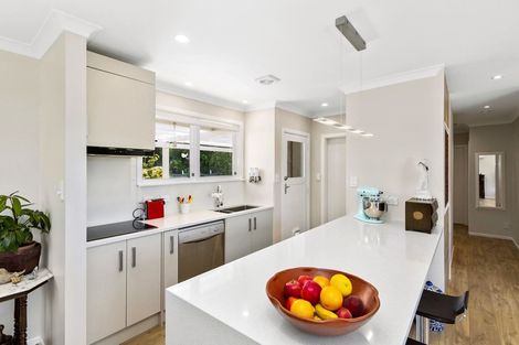 Photo of property in 28 Alwyn Place, Newlands, Wellington, 6037