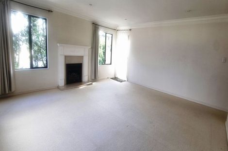 Photo of property in 2 Graham Collins Drive, Windsor Park, Auckland, 0632