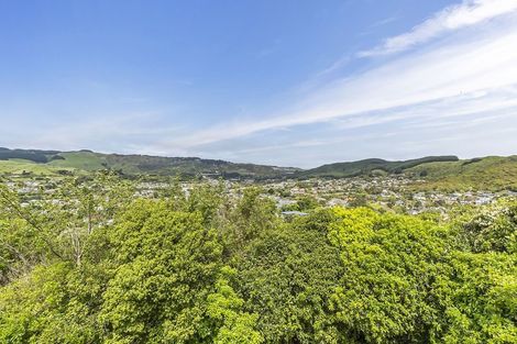 Photo of property in 33 Westhaven Drive, Tawa, Wellington, 5028