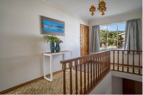 Photo of property in 2 Florio Terrace, Tawa, Wellington, 5028