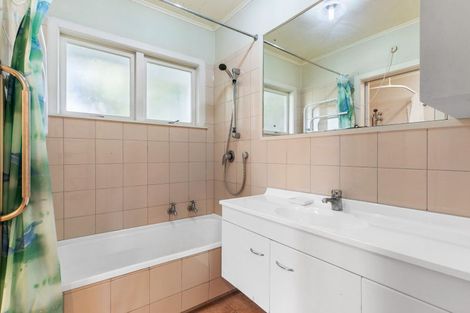 Photo of property in 257 East Coast Road, Mairangi Bay, Auckland, 0630