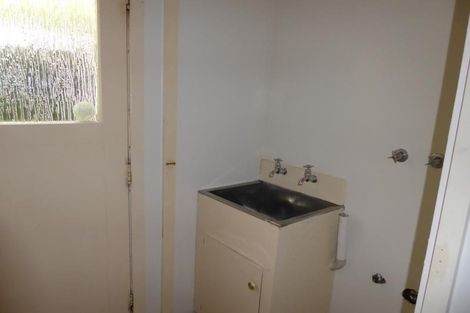 Photo of property in 9 Hungerford Road, Lyall Bay, Wellington, 6022