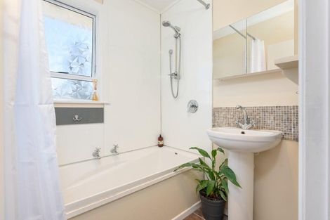 Photo of property in 18a Queen Road, Bellevue, Tauranga, 3110