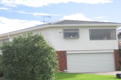 Photo of property in 14 Montcalm Close, Orewa, 0931