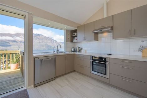Photo of property in 2a Bird Place, Fernhill, Queenstown, 9300