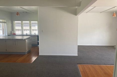 Photo of property in 15 Hattaway Avenue, Bucklands Beach, Auckland, 2012