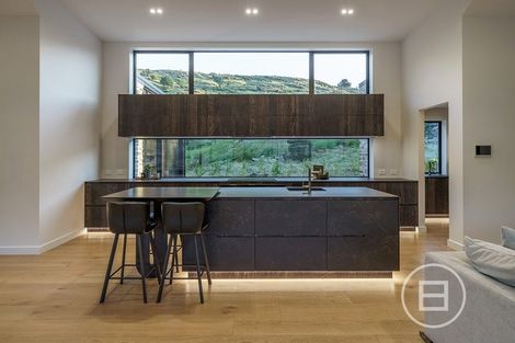 Photo of property in 5 Red Deer Rise, Kelvin Heights, Queenstown, 9300