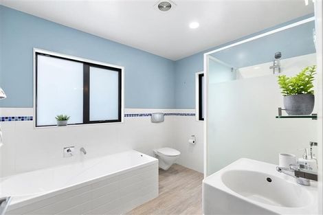 Photo of property in 5 Bunker Way, Strathmore Park, Wellington, 6022