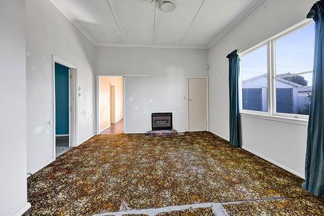 Photo of property in 35 Gladstone Street, Hawera, 4610