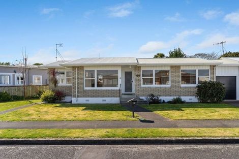 Photo of property in 55 Karaka Crescent, Levin, 5510