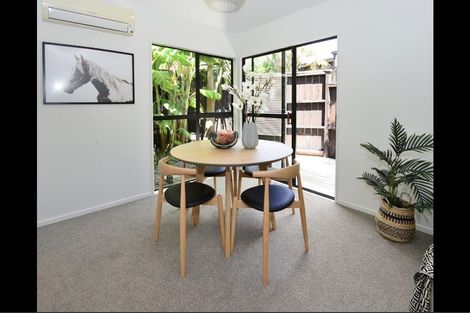 Photo of property in 2/26 Sandown Road, Rothesay Bay, Auckland, 0630