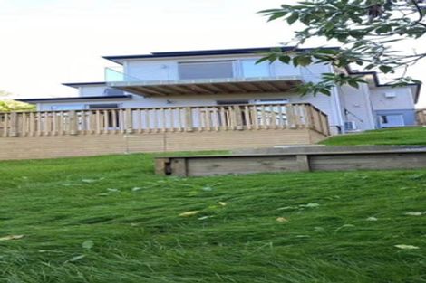 Photo of property in 579 Glenfield Road, Totara Vale, Auckland, 0629